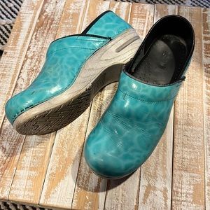 Sanita clogs size 39. Beautiful color!